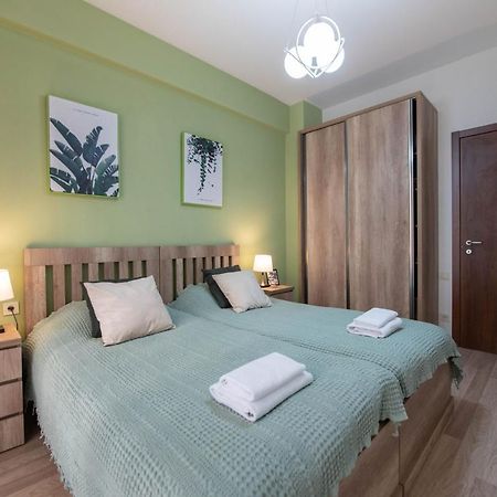 GG Home - cozy 2-bedroom apartment on Givi Kartozia  Tbilisi Buitenkant foto