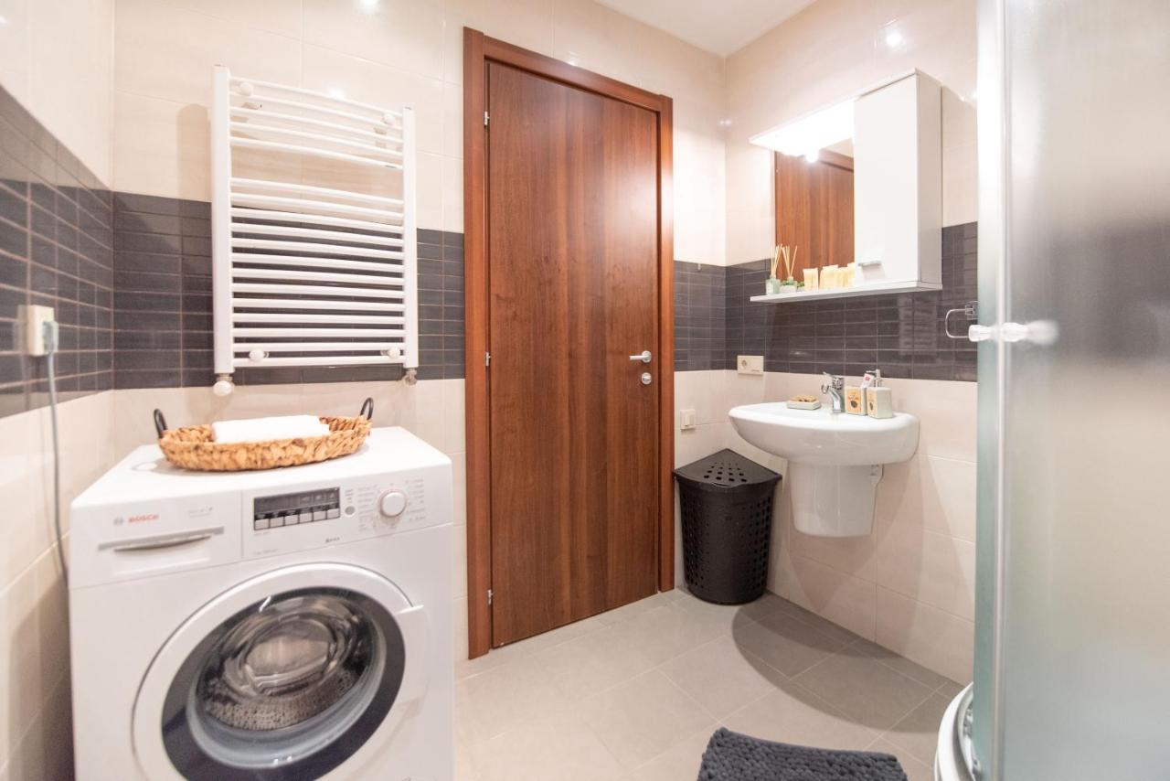 GG Home - cozy 2-bedroom apartment on Givi Kartozia  Tbilisi Buitenkant foto