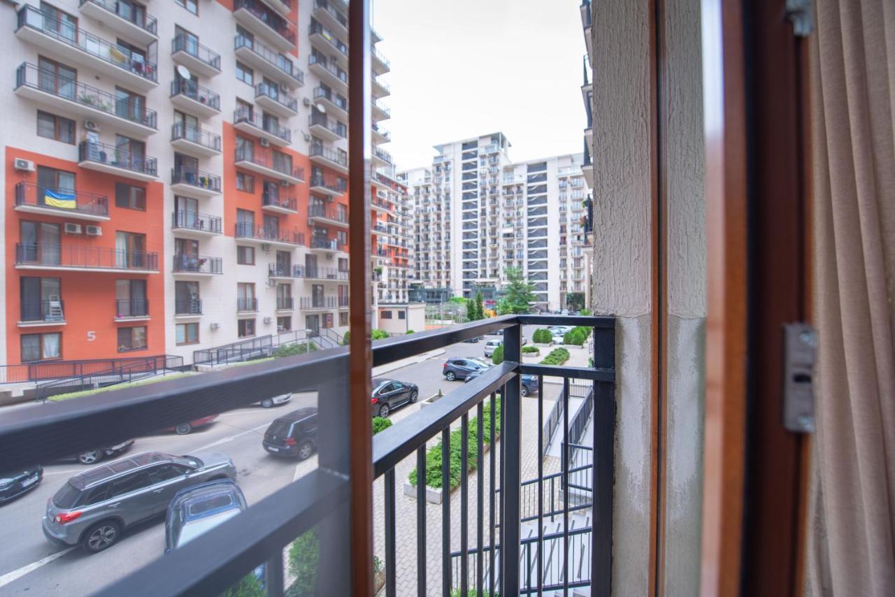 GG Home - cozy 2-bedroom apartment on Givi Kartozia  Tbilisi Buitenkant foto