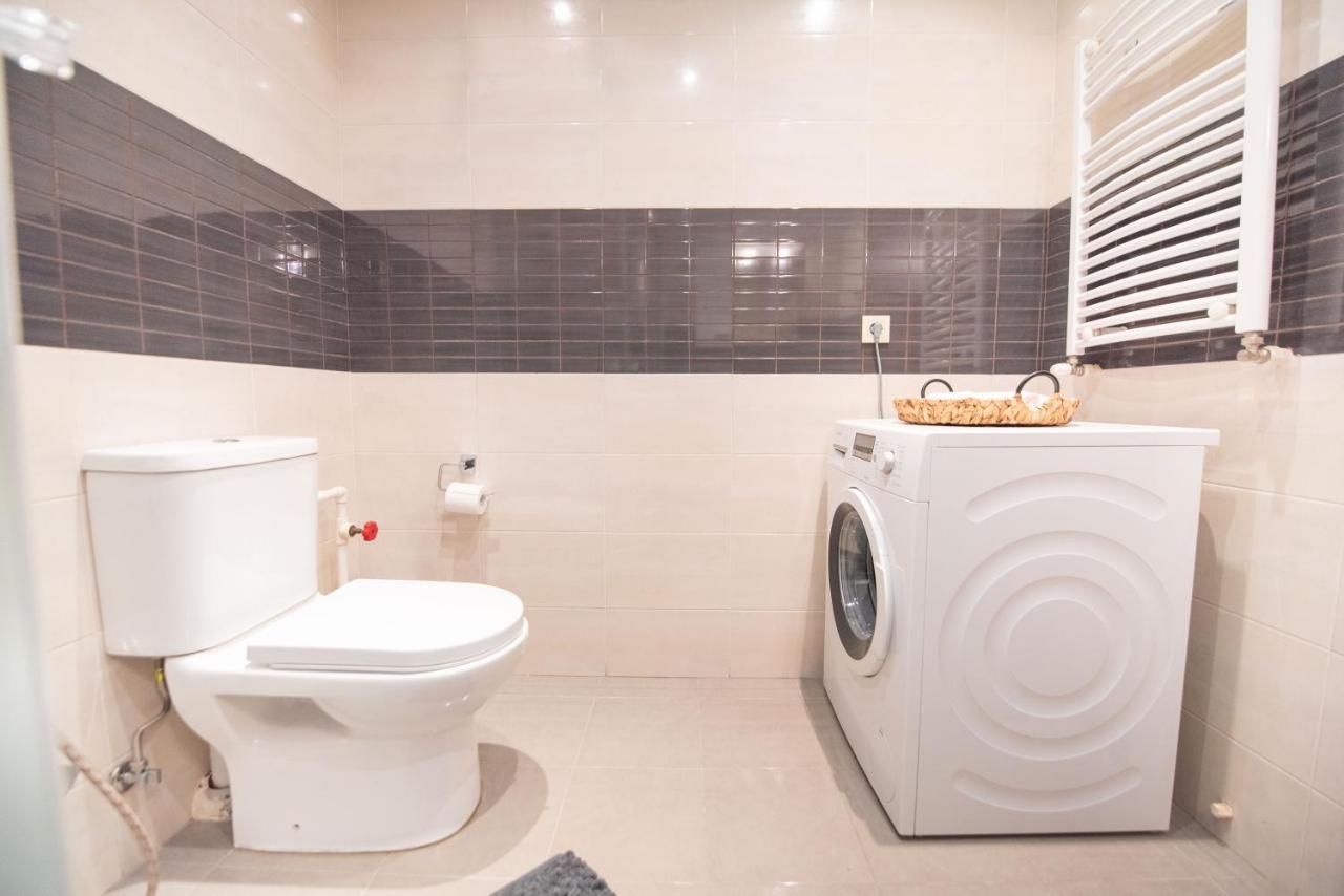 GG Home - cozy 2-bedroom apartment on Givi Kartozia  Tbilisi Buitenkant foto